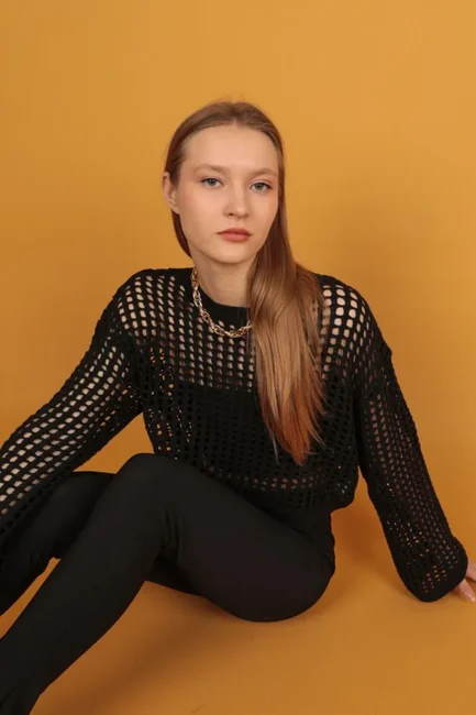 Triko Kumaşlı ve Uzun Kollu  Acur Bisiklet Yakalı STANDART Kalıplı Kadın Crop Siyah