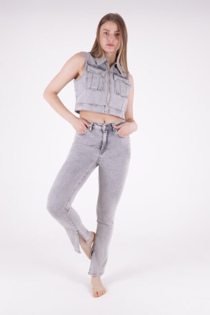 Paçaları Yırtmaç Detaylı Yüksek Belli ve Cepli Normal/Basic Jean Kadın Kot  Pantolon Açık Gri Kar 